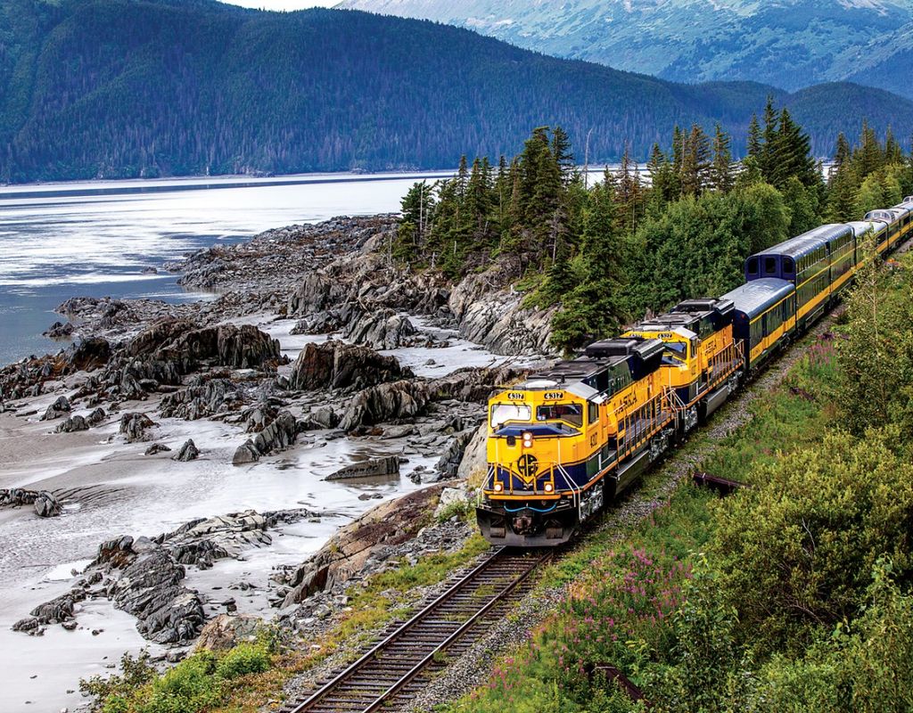Treno che attraversa l'Alaska